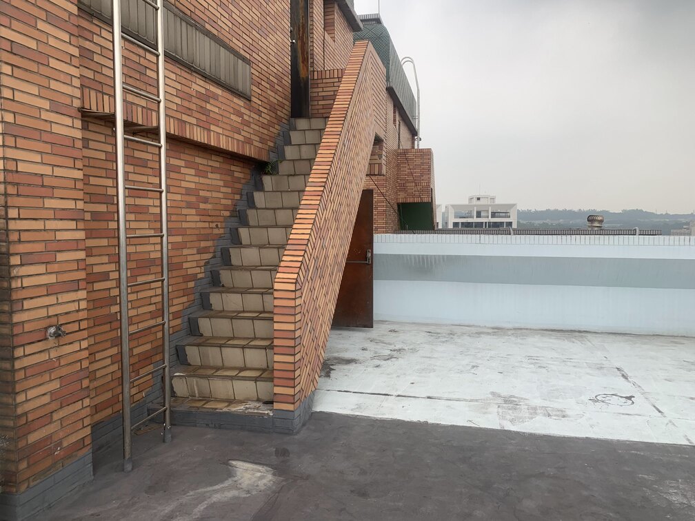 天倫街屋頂PU防水 - 施工前