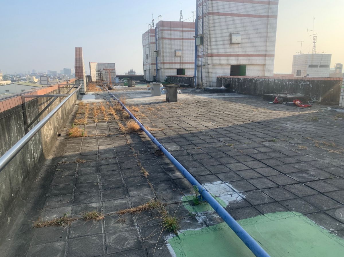 高雄前鎮屋頂防水-施工中