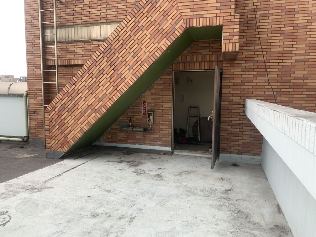 天倫街屋頂PU防水 - 施工前