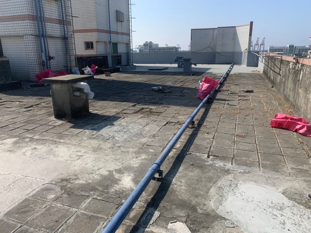 高雄前鎮屋頂防水-施工中