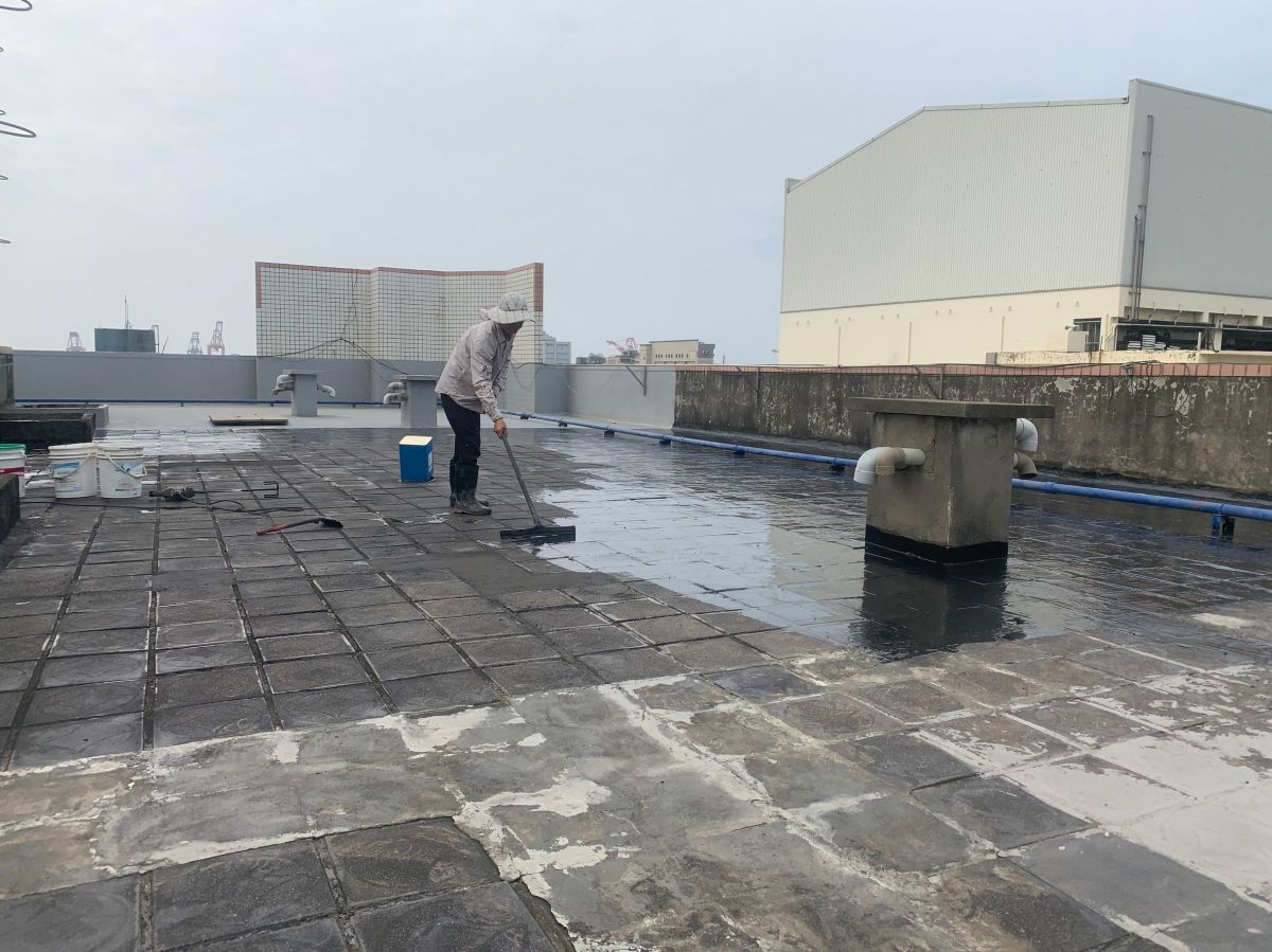 高雄前鎮屋頂防水-施工中