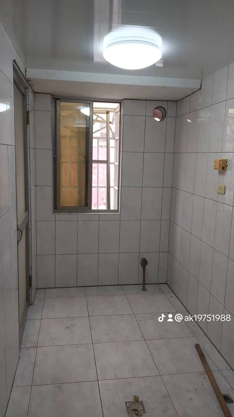 【高雄翻新工程】廚房、浴廁磁磚鋪設整修
