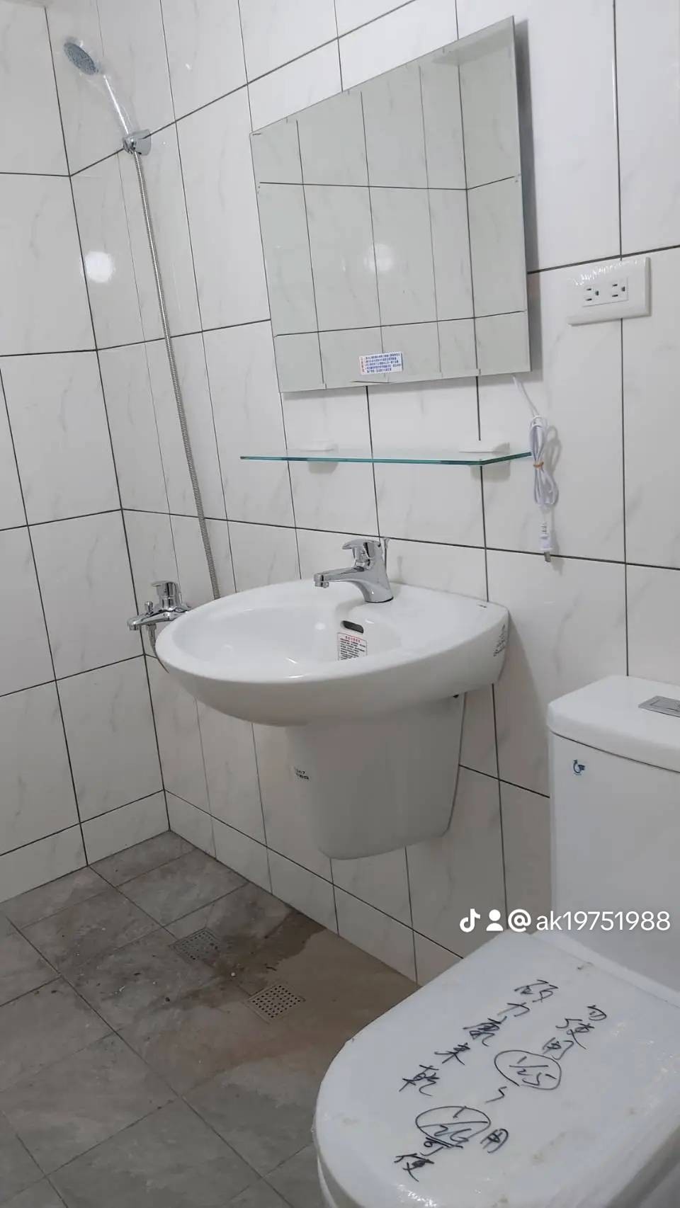 【高雄翻新工程】廚房、浴廁磁磚鋪設整修