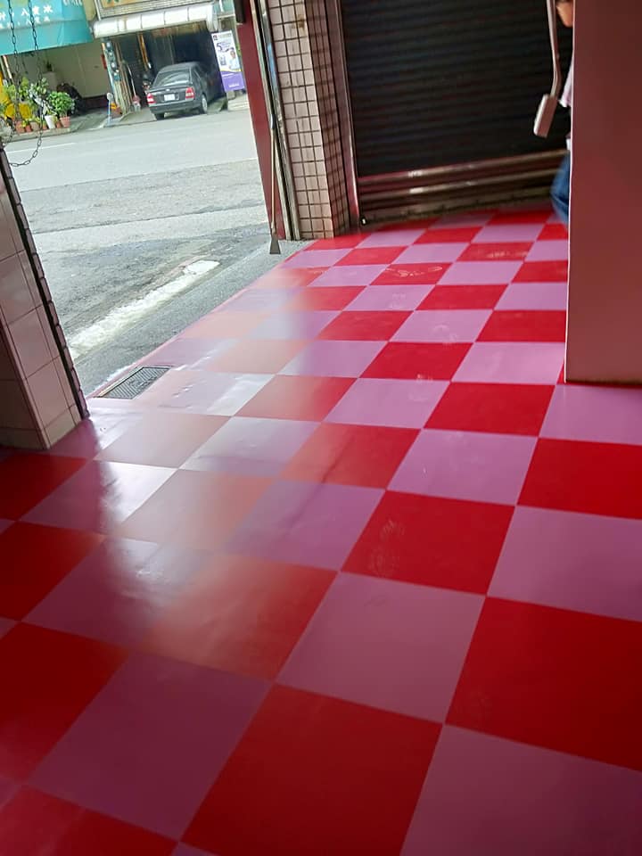 【高雄油漆工程】夾娃娃機店地板需要翻新作業完成之後應該如何?
