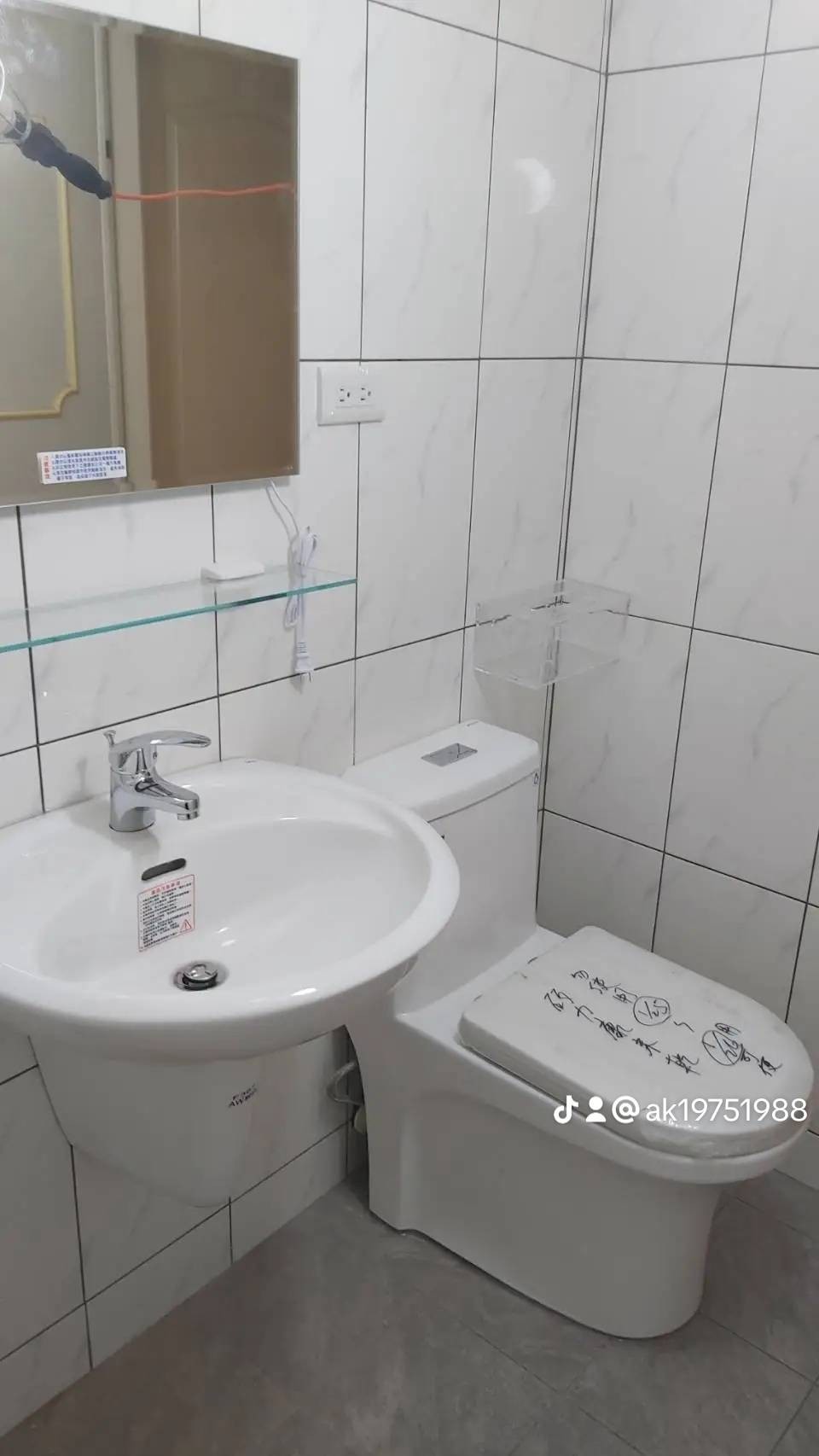 【高雄翻新工程】廚房、浴廁磁磚鋪設整修