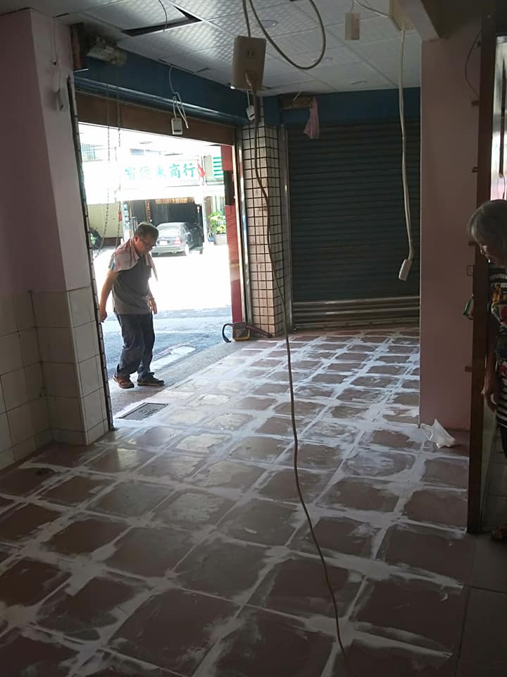 【高雄油漆工程】亨隆統包工程對於夾娃娃機店地板需要翻新前置作業應該為何?