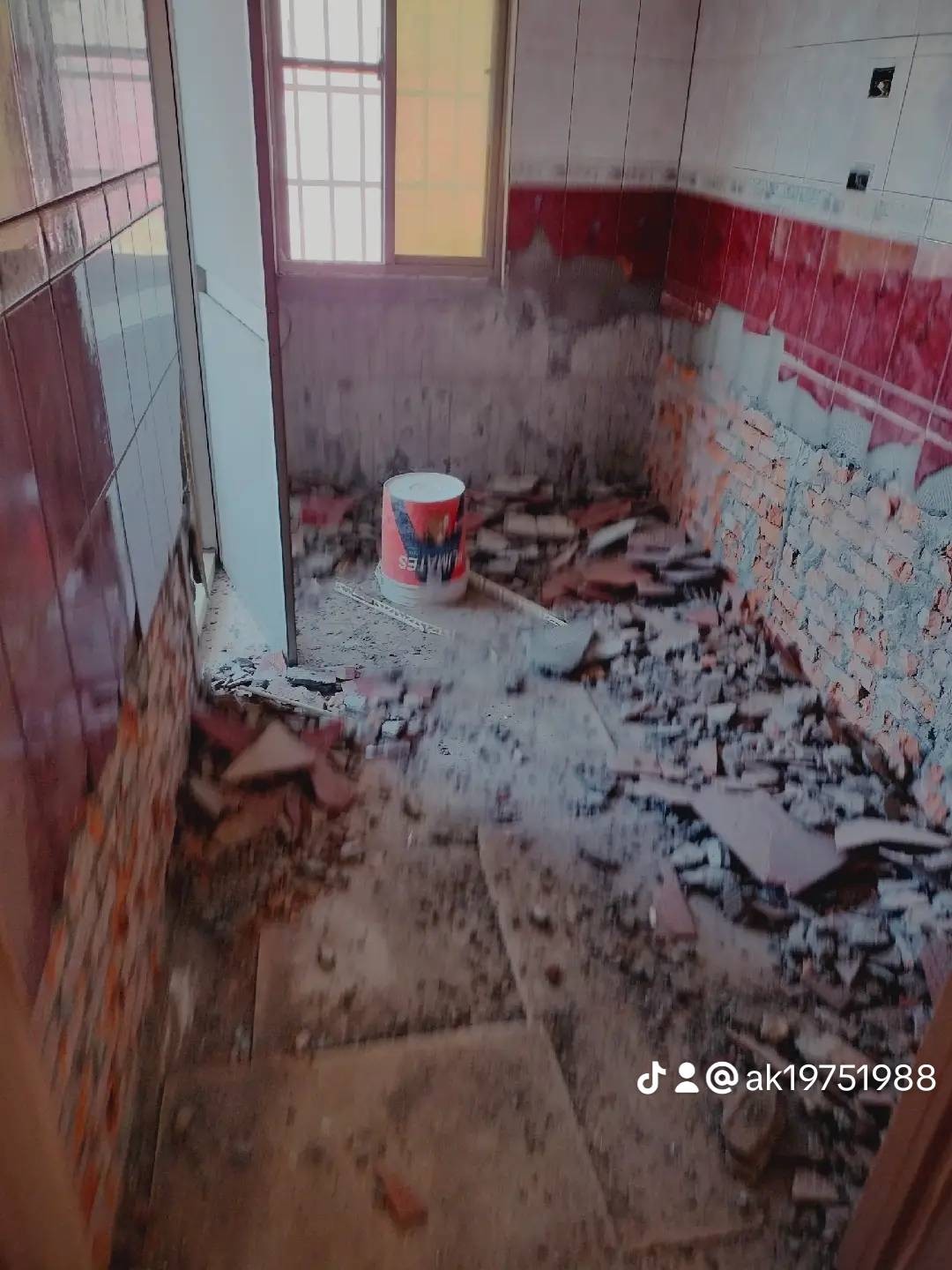 【高雄翻新工程】廚房、浴廁磁磚鋪設整修
