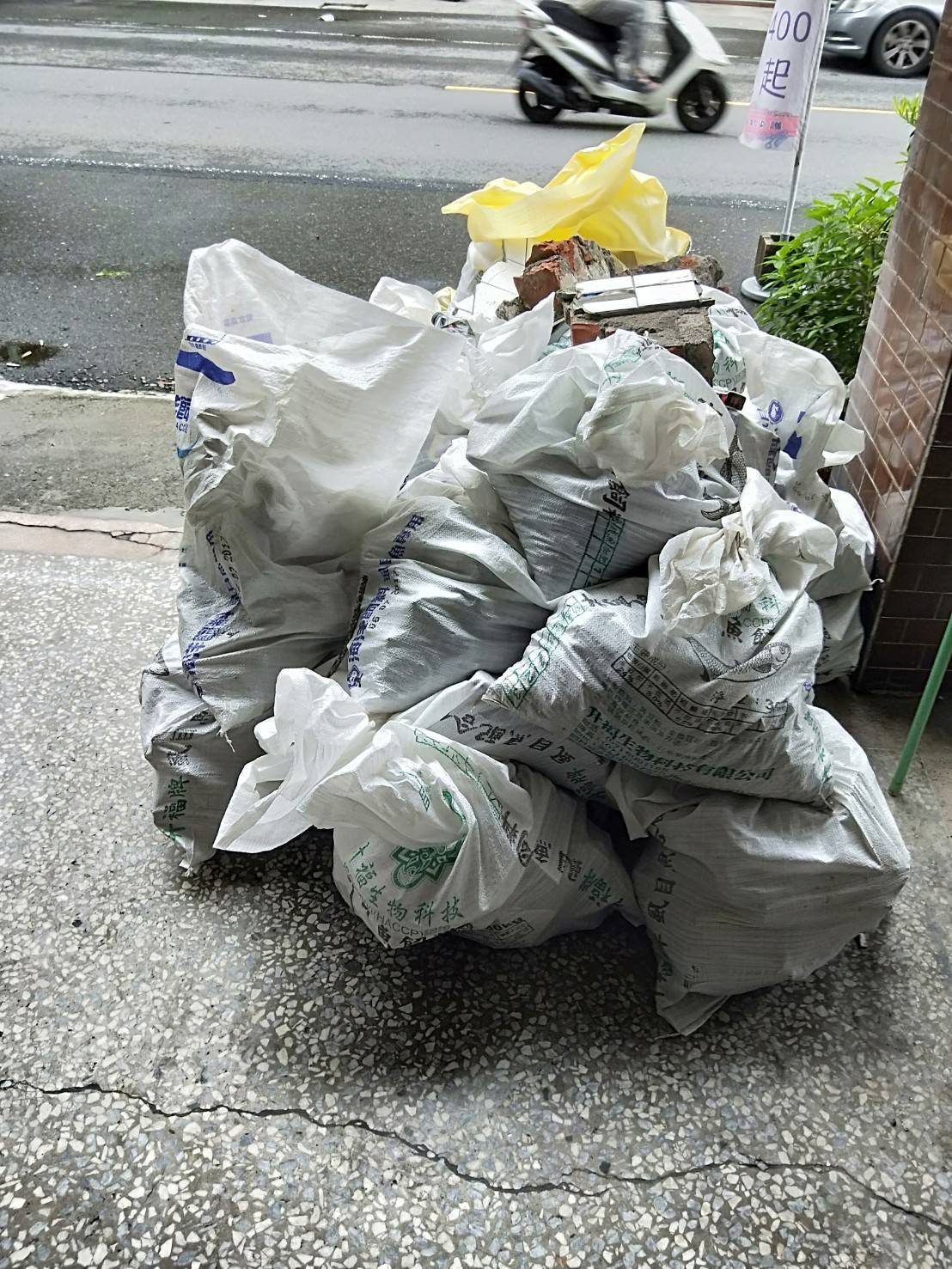 【高雄拆除工程】廚房灶台拆除還不知道要找誰嗎?亨隆統包工程將以專業的拆除技術幫您拆除!!!